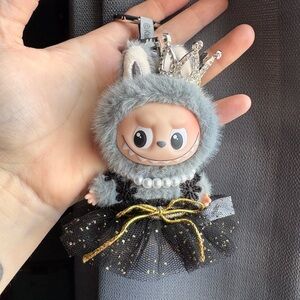 Mini Labubu outfit dress with crown (pin for love size 10 cm)